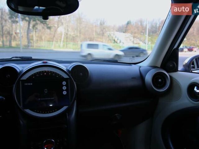Белый Мини Кантримен, объемом двигателя 1.6 л и пробегом 170 тыс. км за 9900 $, фото 12 на Automoto.ua