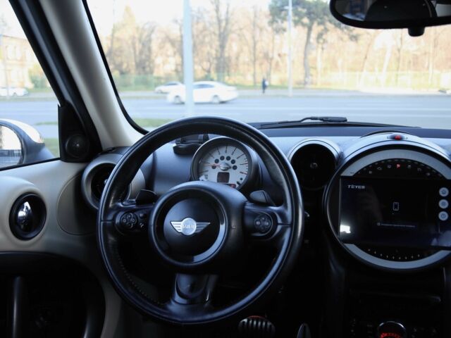 Білий Міні Кантрімен, об'ємом двигуна 1.6 л та пробігом 170 тис. км за 9900 $, фото 11 на Automoto.ua