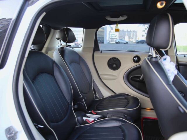 Білий Міні Кантрімен, об'ємом двигуна 1.6 л та пробігом 170 тис. км за 9900 $, фото 8 на Automoto.ua