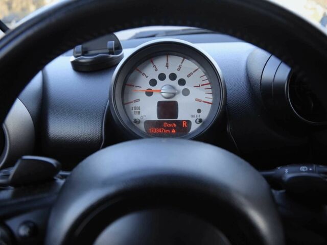 Білий Міні Кантрімен, об'ємом двигуна 1.6 л та пробігом 170 тис. км за 9900 $, фото 13 на Automoto.ua