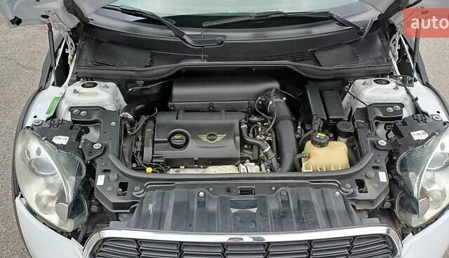 Белый Мини Кантримен, объемом двигателя 1.6 л и пробегом 209 тыс. км за 10400 $, фото 32 на Automoto.ua