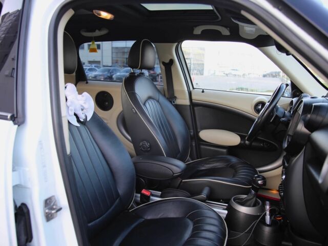 Білий Міні Кантрімен, об'ємом двигуна 1.6 л та пробігом 170 тис. км за 9900 $, фото 9 на Automoto.ua