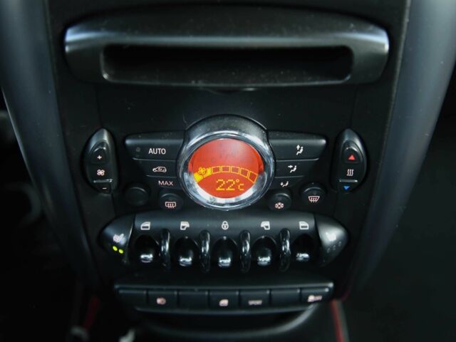 Білий Міні Кантрімен, об'ємом двигуна 1.6 л та пробігом 170 тис. км за 9900 $, фото 14 на Automoto.ua