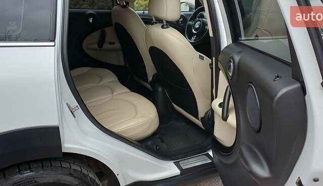 Белый Мини Кантримен, объемом двигателя 1.6 л и пробегом 209 тыс. км за 10400 $, фото 12 на Automoto.ua