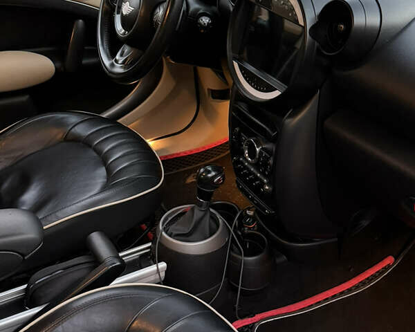 Белый Мини Кантримен, объемом двигателя 1.6 л и пробегом 160 тыс. км за 11000 $, фото 2 на Automoto.ua