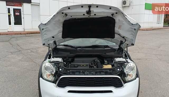 Белый Мини Кантримен, объемом двигателя 1.6 л и пробегом 209 тыс. км за 10400 $, фото 31 на Automoto.ua