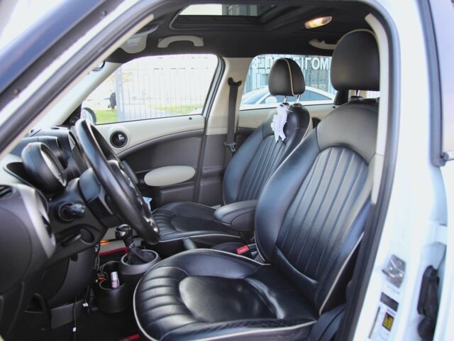 Білий Міні Кантрімен, об'ємом двигуна 1.6 л та пробігом 170 тис. км за 9900 $, фото 6 на Automoto.ua