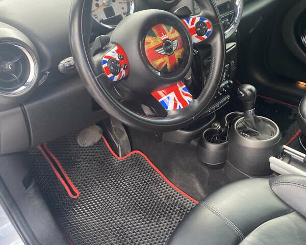 Білий Міні Кантрімен, об'ємом двигуна 1.6 л та пробігом 78 тис. км за 12500 $, фото 5 на Automoto.ua