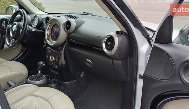 Белый Мини Кантримен, объемом двигателя 1.6 л и пробегом 209 тыс. км за 10400 $, фото 15 на Automoto.ua