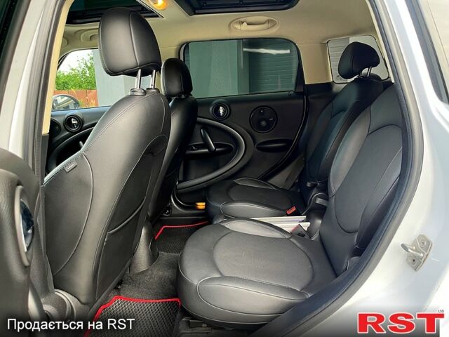 Білий Міні Кантрімен, об'ємом двигуна 1.6 л та пробігом 204 тис. км за 11750 $, фото 12 на Automoto.ua