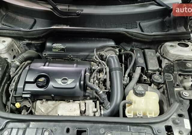 Белый Мини Кантримен, объемом двигателя 1.6 л и пробегом 176 тыс. км за 12500 $, фото 7 на Automoto.ua