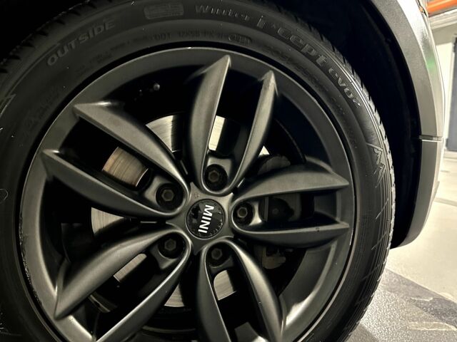 Белый Мини Кантримен, объемом двигателя 1.6 л и пробегом 160 тыс. км за 12599 $, фото 7 на Automoto.ua