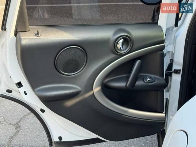 Белый Мини Кантримен, объемом двигателя 1.6 л и пробегом 150 тыс. км за 8800 $, фото 73 на Automoto.ua