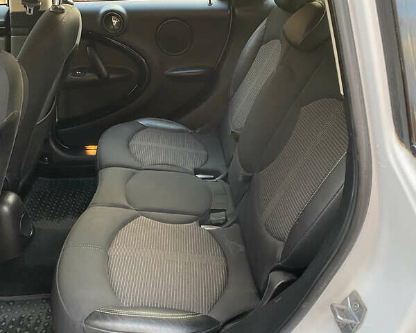 Белый Мини Кантримен, объемом двигателя 1.6 л и пробегом 155 тыс. км за 10800 $, фото 17 на Automoto.ua