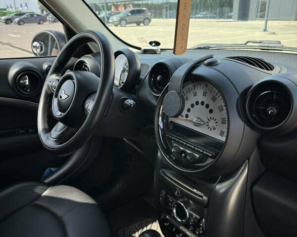 Білий Міні Кантрімен, об'ємом двигуна 1.6 л та пробігом 188 тис. км за 11000 $, фото 15 на Automoto.ua