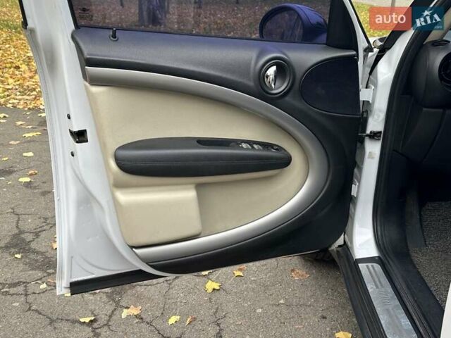 Белый Мини Кантримен, объемом двигателя 2 л и пробегом 185 тыс. км за 12250 $, фото 18 на Automoto.ua