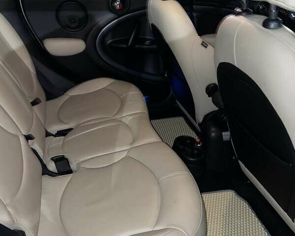 Белый Мини Кантримен, объемом двигателя 1.6 л и пробегом 290 тыс. км за 10800 $, фото 17 на Automoto.ua