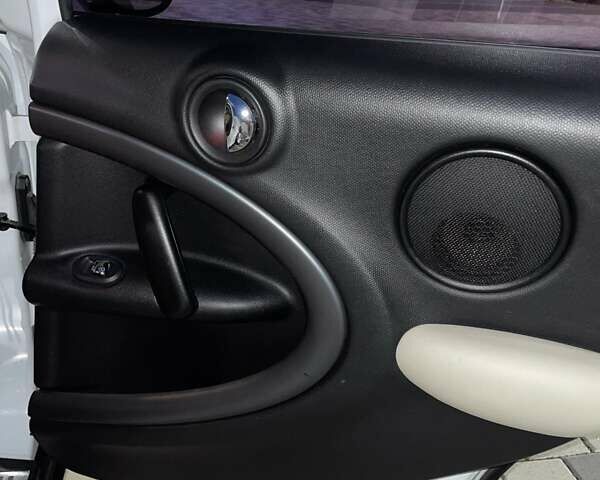 Белый Мини Кантримен, объемом двигателя 1.6 л и пробегом 290 тыс. км за 10800 $, фото 22 на Automoto.ua