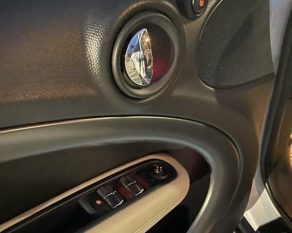 Белый Мини Кантримен, объемом двигателя 1.6 л и пробегом 290 тыс. км за 10800 $, фото 14 на Automoto.ua