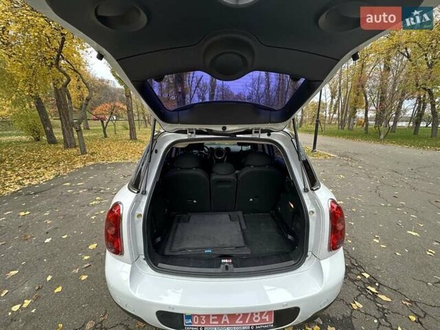 Белый Мини Кантримен, объемом двигателя 2 л и пробегом 185 тыс. км за 12250 $, фото 7 на Automoto.ua