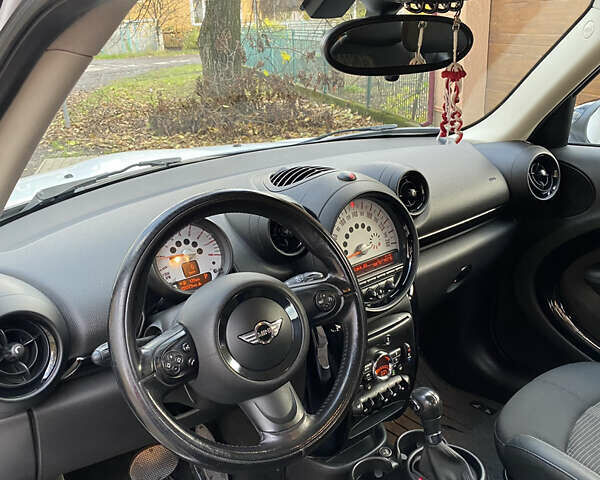 Белый Мини Кантримен, объемом двигателя 1.6 л и пробегом 155 тыс. км за 10800 $, фото 21 на Automoto.ua