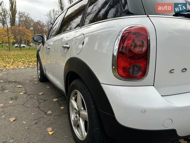 Белый Мини Кантримен, объемом двигателя 2 л и пробегом 185 тыс. км за 12250 $, фото 15 на Automoto.ua