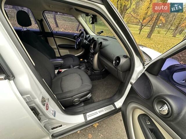 Белый Мини Кантримен, объемом двигателя 2 л и пробегом 185 тыс. км за 12250 $, фото 41 на Automoto.ua