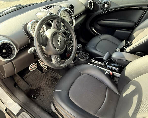 Білий Міні Кантрімен, об'ємом двигуна 1.6 л та пробігом 130 тис. км за 12500 $, фото 9 на Automoto.ua