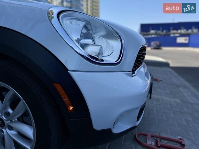 Белый Мини Кантримен, объемом двигателя 1.6 л и пробегом 86 тыс. км за 10999 $, фото 3 на Automoto.ua