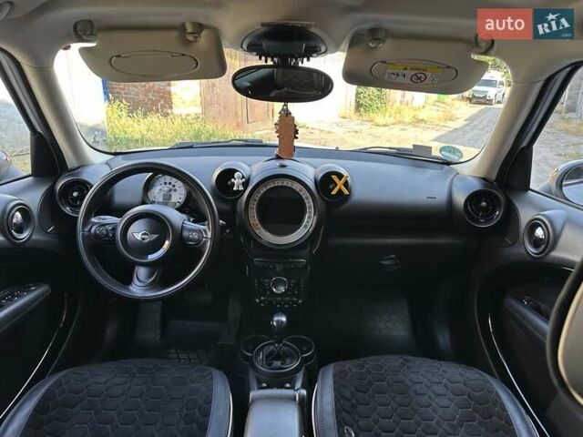 Білий Міні Кантрімен, об'ємом двигуна 2 л та пробігом 140 тис. км за 16500 $, фото 11 на Automoto.ua
