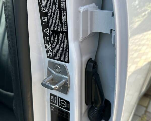 Білий Міні Кантрімен, об'ємом двигуна 2 л та пробігом 140 тис. км за 16500 $, фото 7 на Automoto.ua