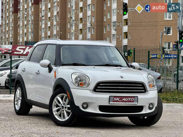 Білий Міні Кантрімен, об'ємом двигуна 1.6 л та пробігом 150 тис. км за 9500 $, фото 2 на Automoto.ua