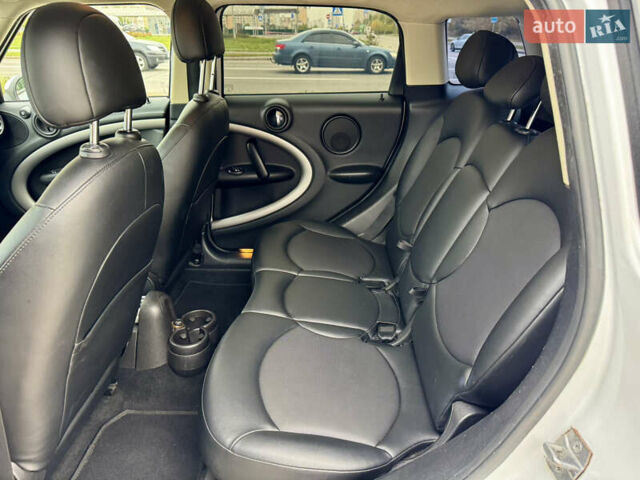 Білий Міні Кантрімен, об'ємом двигуна 1.6 л та пробігом 150 тис. км за 9500 $, фото 16 на Automoto.ua