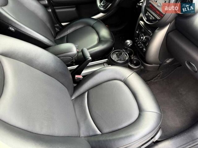 Белый Мини Кантримен, объемом двигателя 1.6 л и пробегом 146 тыс. км за 11900 $, фото 29 на Automoto.ua