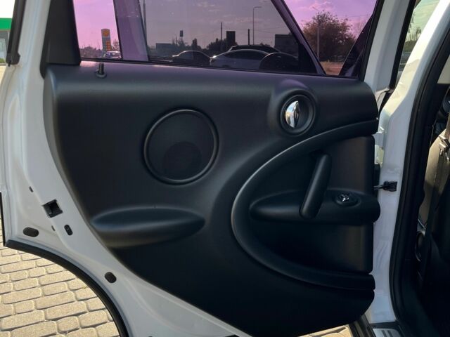 Белый Мини Кантримен, объемом двигателя 1.6 л и пробегом 110 тыс. км за 12600 $, фото 11 на Automoto.ua