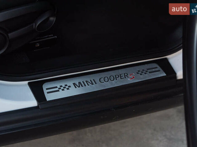 Белый Мини Кантримен, объемом двигателя 1.6 л и пробегом 97 тыс. км за 13600 $, фото 6 на Automoto.ua