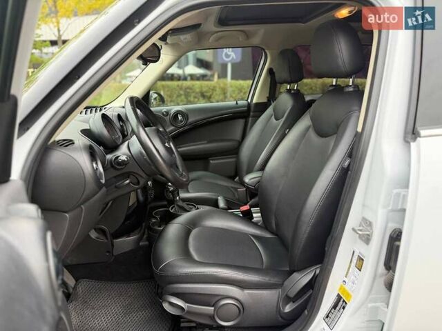 Белый Мини Кантримен, объемом двигателя 1.6 л и пробегом 107 тыс. км за 11490 $, фото 8 на Automoto.ua