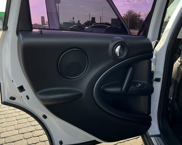 Білий Міні Кантрімен, об'ємом двигуна 1.6 л та пробігом 108 тис. км за 15500 $, фото 18 на Automoto.ua