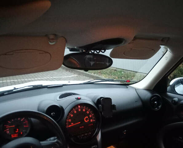 Білий Міні Кантрімен, об'ємом двигуна 1.6 л та пробігом 68 тис. км за 14700 $, фото 20 на Automoto.ua