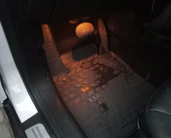 Білий Міні Кантрімен, об'ємом двигуна 1.6 л та пробігом 68 тис. км за 14700 $, фото 18 на Automoto.ua