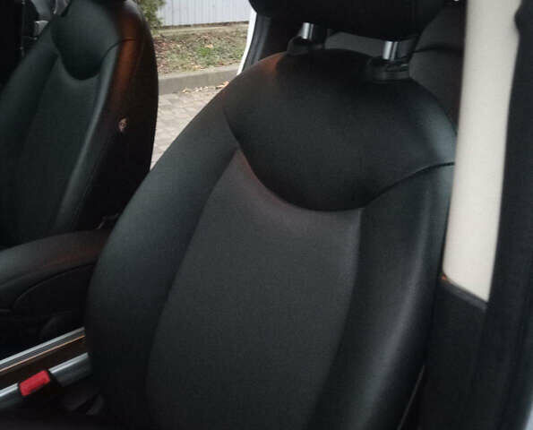 Білий Міні Кантрімен, об'ємом двигуна 1.6 л та пробігом 68 тис. км за 14700 $, фото 16 на Automoto.ua