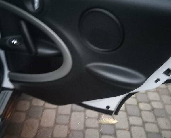 Білий Міні Кантрімен, об'ємом двигуна 1.6 л та пробігом 68 тис. км за 14700 $, фото 14 на Automoto.ua