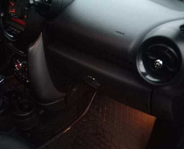 Білий Міні Кантрімен, об'ємом двигуна 1.6 л та пробігом 68 тис. км за 14700 $, фото 11 на Automoto.ua