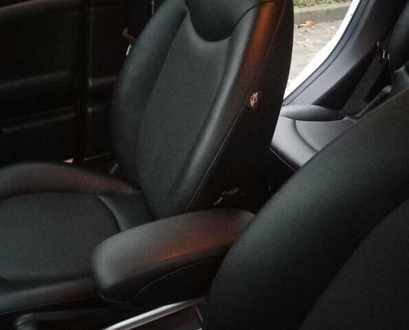 Білий Міні Кантрімен, об'ємом двигуна 1.6 л та пробігом 68 тис. км за 14700 $, фото 15 на Automoto.ua