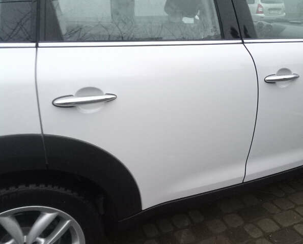 Білий Міні Кантрімен, об'ємом двигуна 1.6 л та пробігом 68 тис. км за 14700 $, фото 6 на Automoto.ua