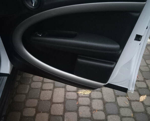 Білий Міні Кантрімен, об'ємом двигуна 1.6 л та пробігом 68 тис. км за 14700 $, фото 10 на Automoto.ua