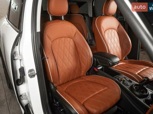 Білий Міні Кантрімен, об'ємом двигуна 2 л та пробігом 50 тис. км за 33900 $, фото 2 на Automoto.ua