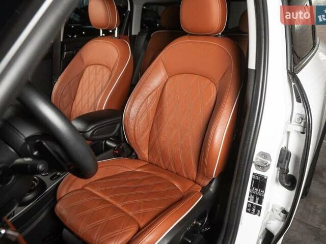 Белый Мини Кантримен, объемом двигателя 2 л и пробегом 50 тыс. км за 32800 $, фото 1 на Automoto.ua