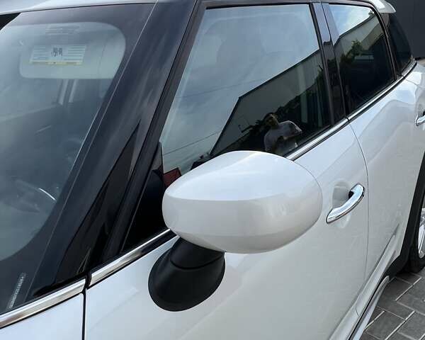 Білий Міні Кантрімен, об'ємом двигуна 2 л та пробігом 42 тис. км за 29700 $, фото 25 на Automoto.ua