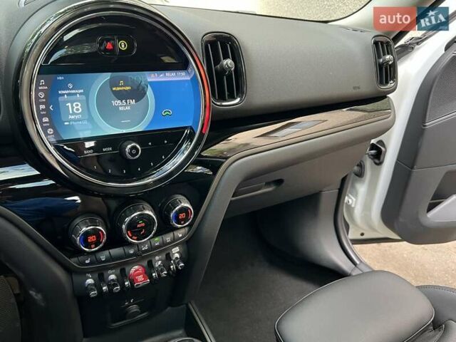 Білий Міні Кантрімен, об'ємом двигуна 2 л та пробігом 42 тис. км за 29700 $, фото 32 на Automoto.ua